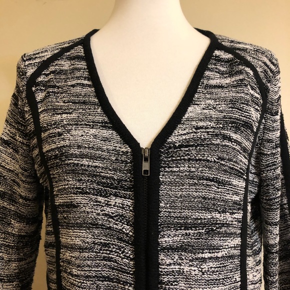 Curio New York Size Medium Classy Chic Sweater - Picture 4 of 10